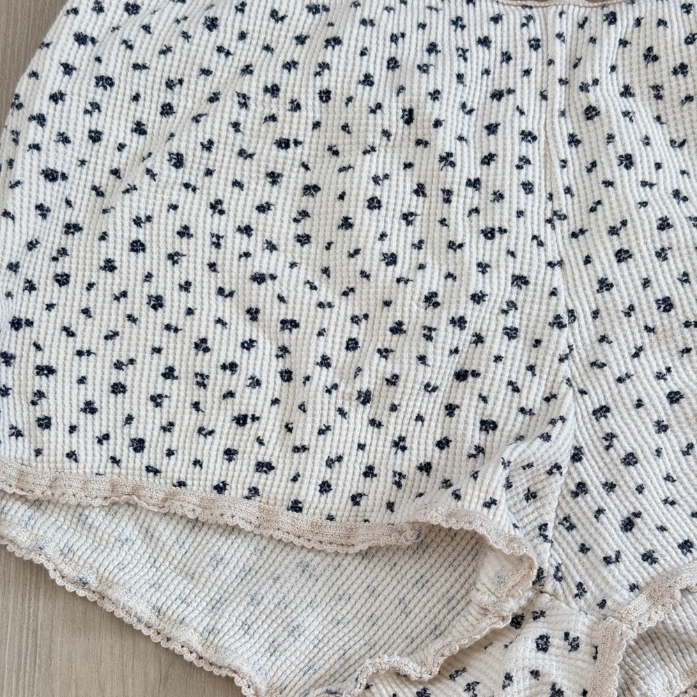 NWOT BRANDY MELVILLE RIBBED PAJAMA SHORTS - Picture 2 of 3